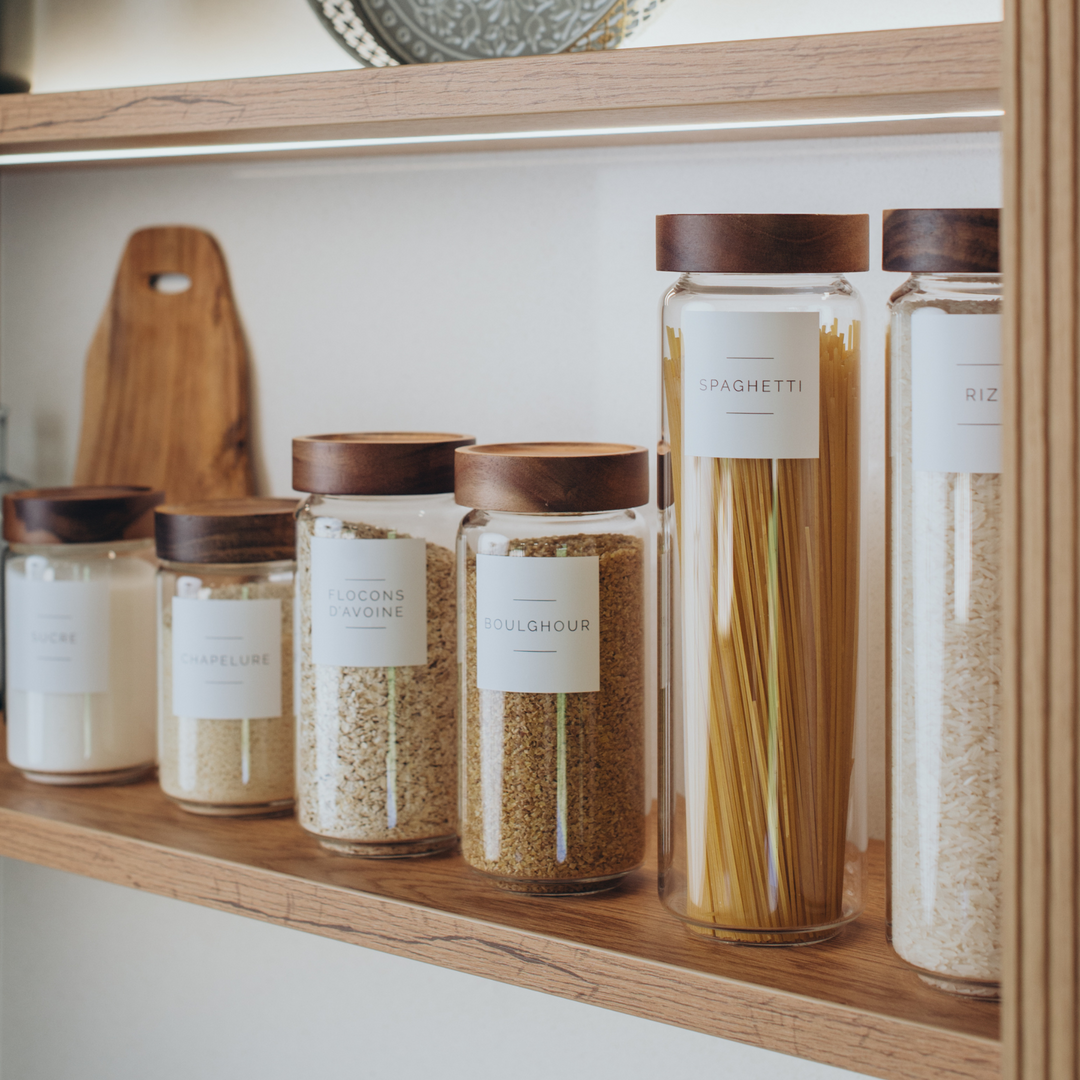 cuisine avec bocaux en verre